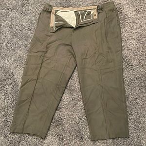 Tommy Bahama 100% Silk pants. Size 42/30. Light olive